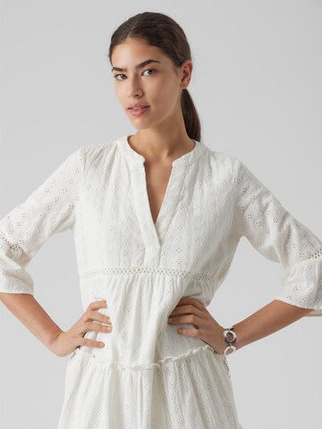 Robe 'DICTHE' VERO MODA en blanc