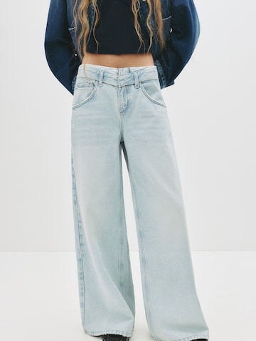 Pull&Bear Baggy Jeans in Blue: front