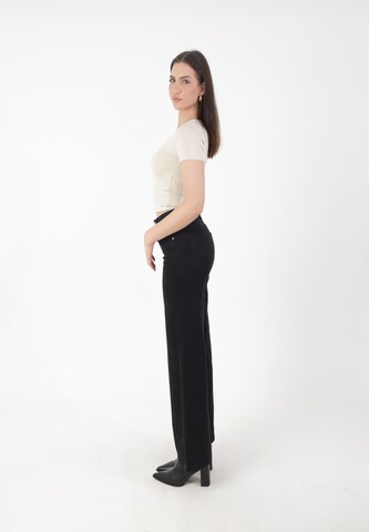 Elara Flared Jeans in Zwart