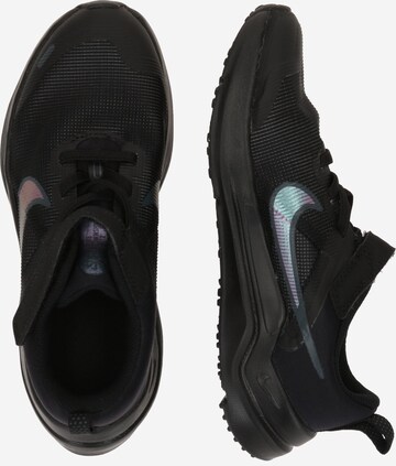 Scarpa sportiva di NIKE in nero