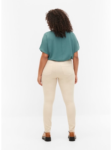 Zizzi - Slimfit Vaquero 'Amy' en beige