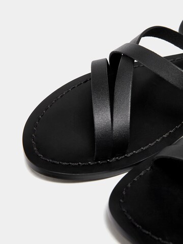 Pull&Bear Sandalen met riem in Zwart