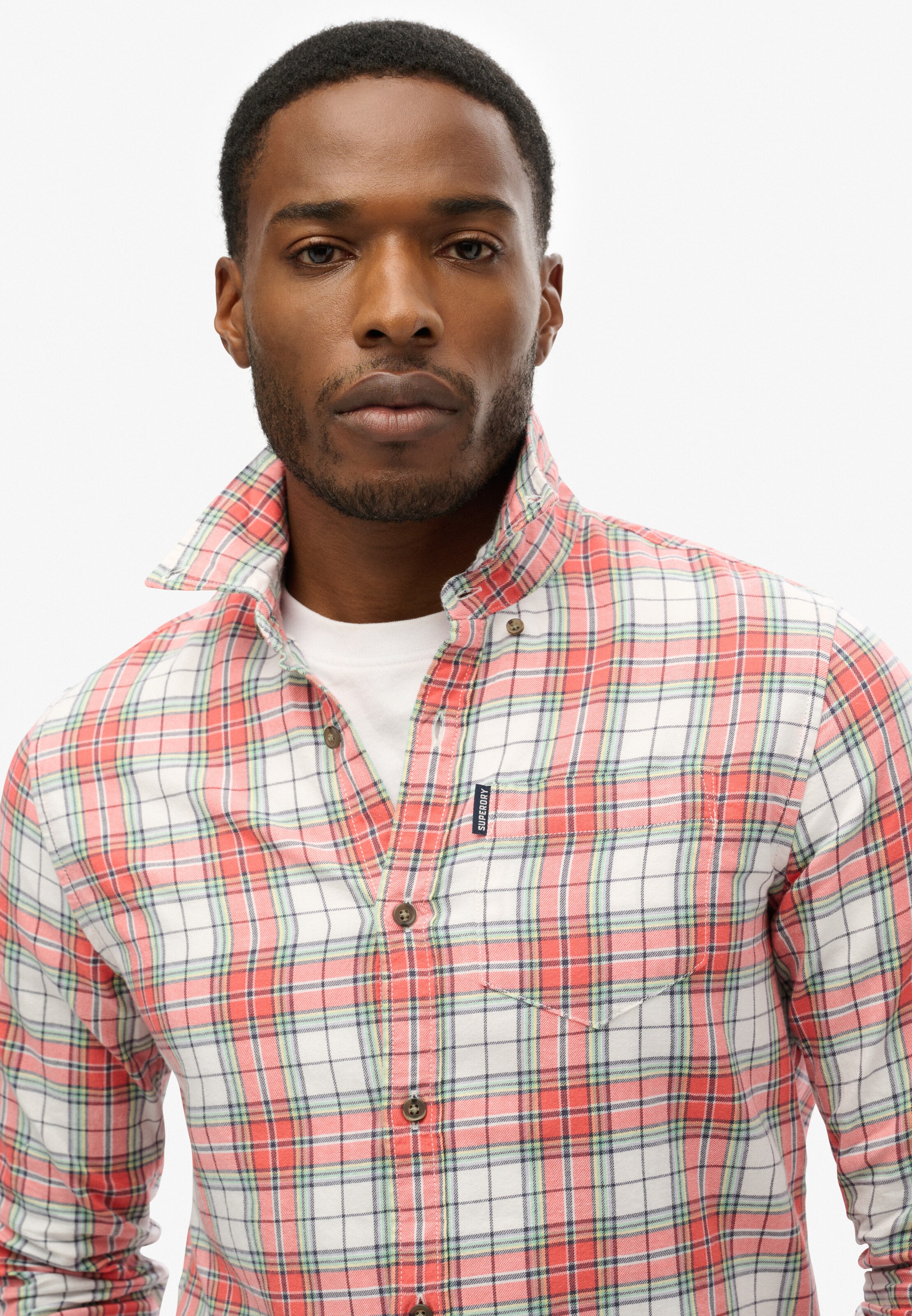 Coupe regular Chemise Superdry en rouge : devant