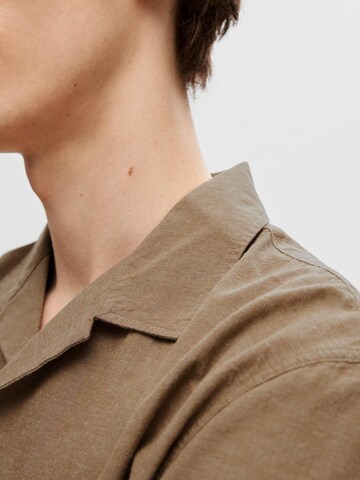 Comfort fit Camicia di SELECTED HOMME in marrone