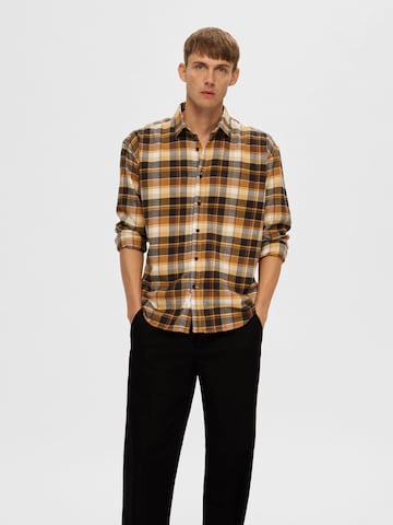 SELECTED HOMME Comfort fit Button Up Shirt 'Owen' in Yellow: front