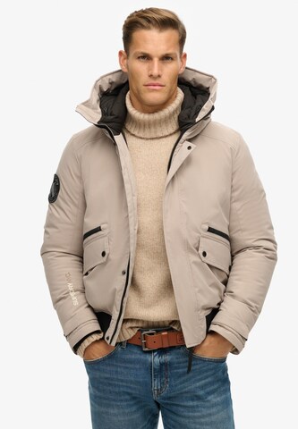Superdry Tussenjas in Beige: voorkant