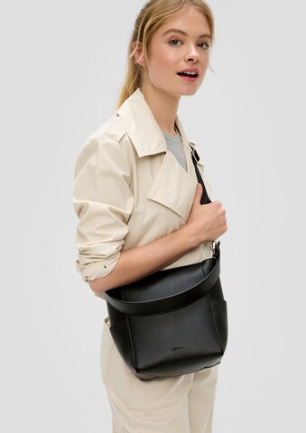 s.Oliver Shoulder Bag in Black: front