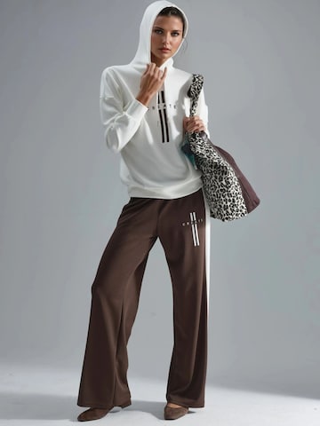 Survêtement Hiccup en blanc : devant