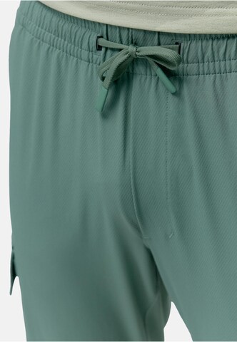 Born Living Yoga Tapered Weatherproof pants 'Minho' in Green