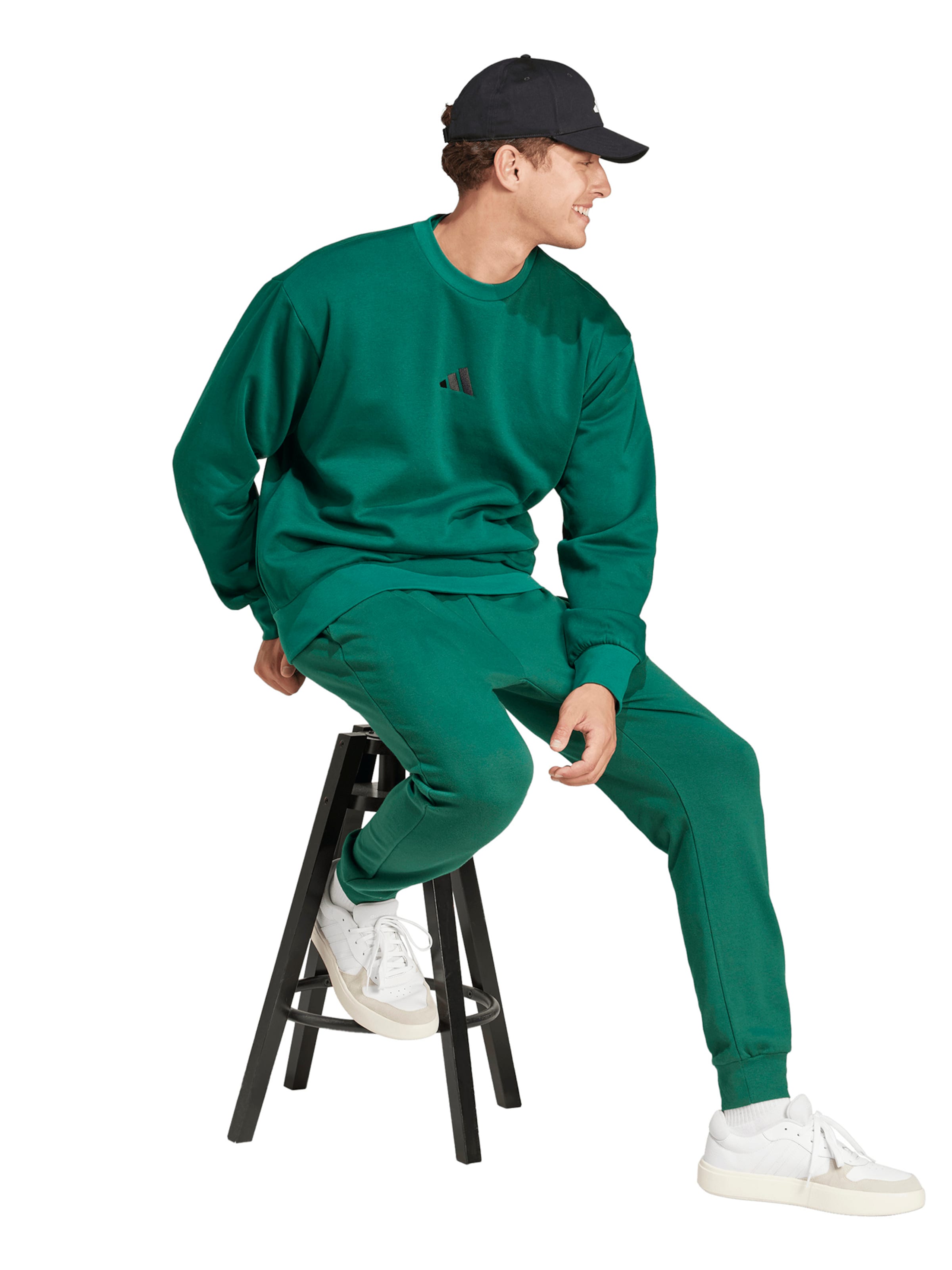 ADIDAS SPORTSWEAR Tapered Sportbroek 'Essentials Feel Cozy' in Groen
