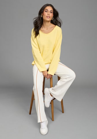 LAURA SCOTT Sweatshirt in Yellow