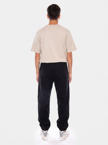 Carhartt WIP Baggy Broek 'CHASE SWEAT PANT BLACK / GOLD' in Zwart