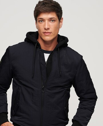 Superdry Übergangsjacke in Schwarz