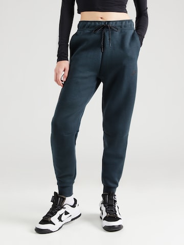 Nike Sportswear Дънки Tapered Leg Панталон 'TCH FLC' в зелено: отпред