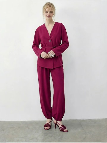 Completo pantalone di Bianco Lucci in rosa