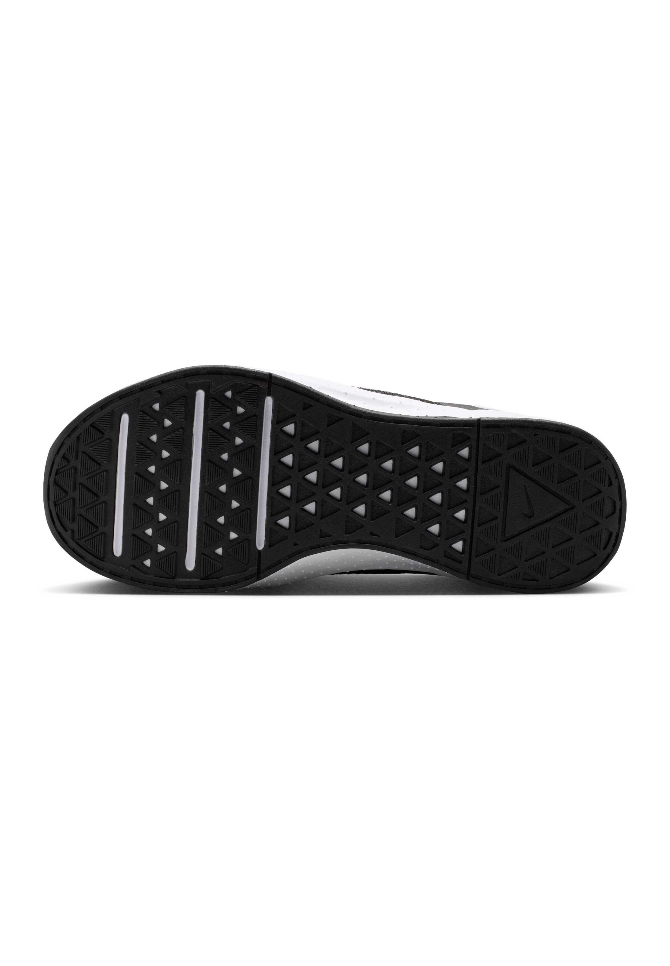 Chaussure de sport 'MC Trainer 4' NIKE en noir