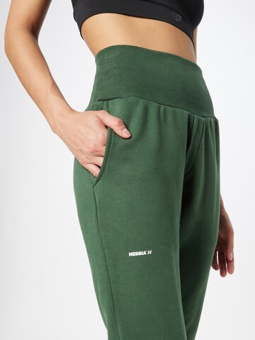 NEBBIA Tapered Sports trousers in Green