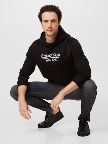 Calvin Klein كنزة رياضية بلون أسود