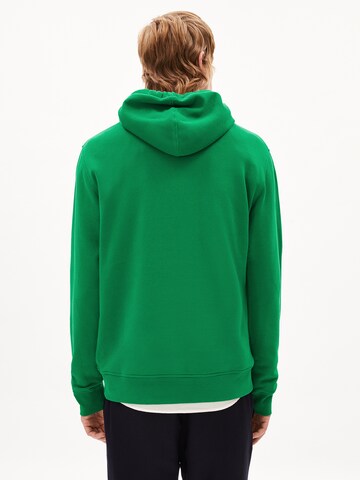 Sweat-shirt 'Paaro' ARMEDANGELS en vert