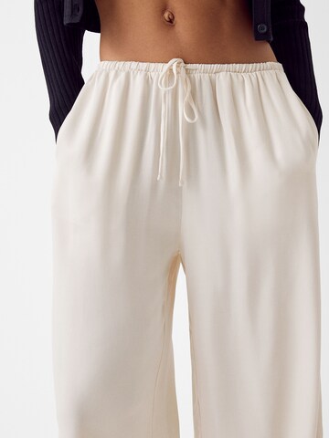 Bershka Wide Leg Bukser i hvid