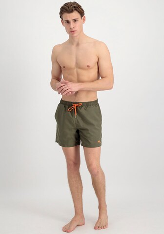 ALPHA INDUSTRIES Badeshorts in Grün