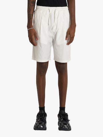 regular Pantaloni con pieghe di LOW BRAND in bianco: frontale