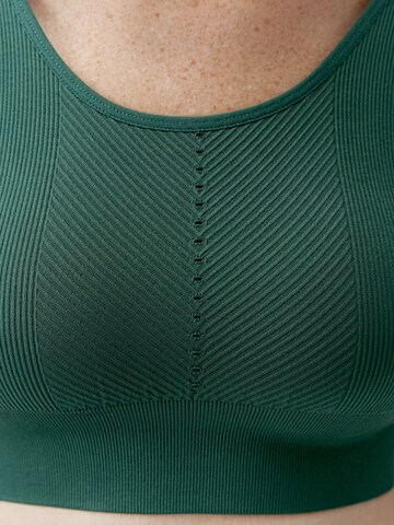 Born Living Yoga Sporttop 'Naisha' in Groen