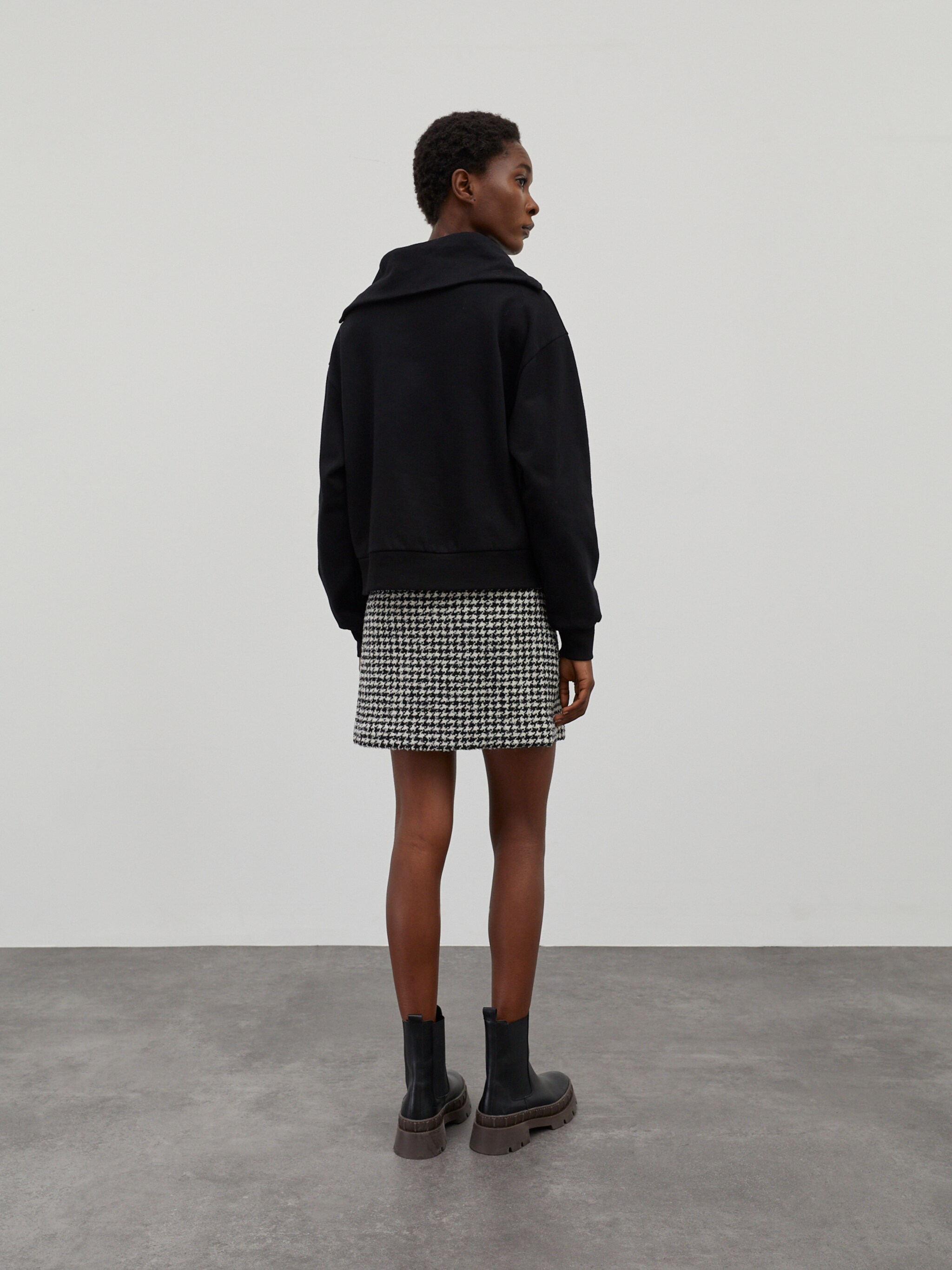 EDITED Produkte Sweatshirt 'Fionn' schwarz