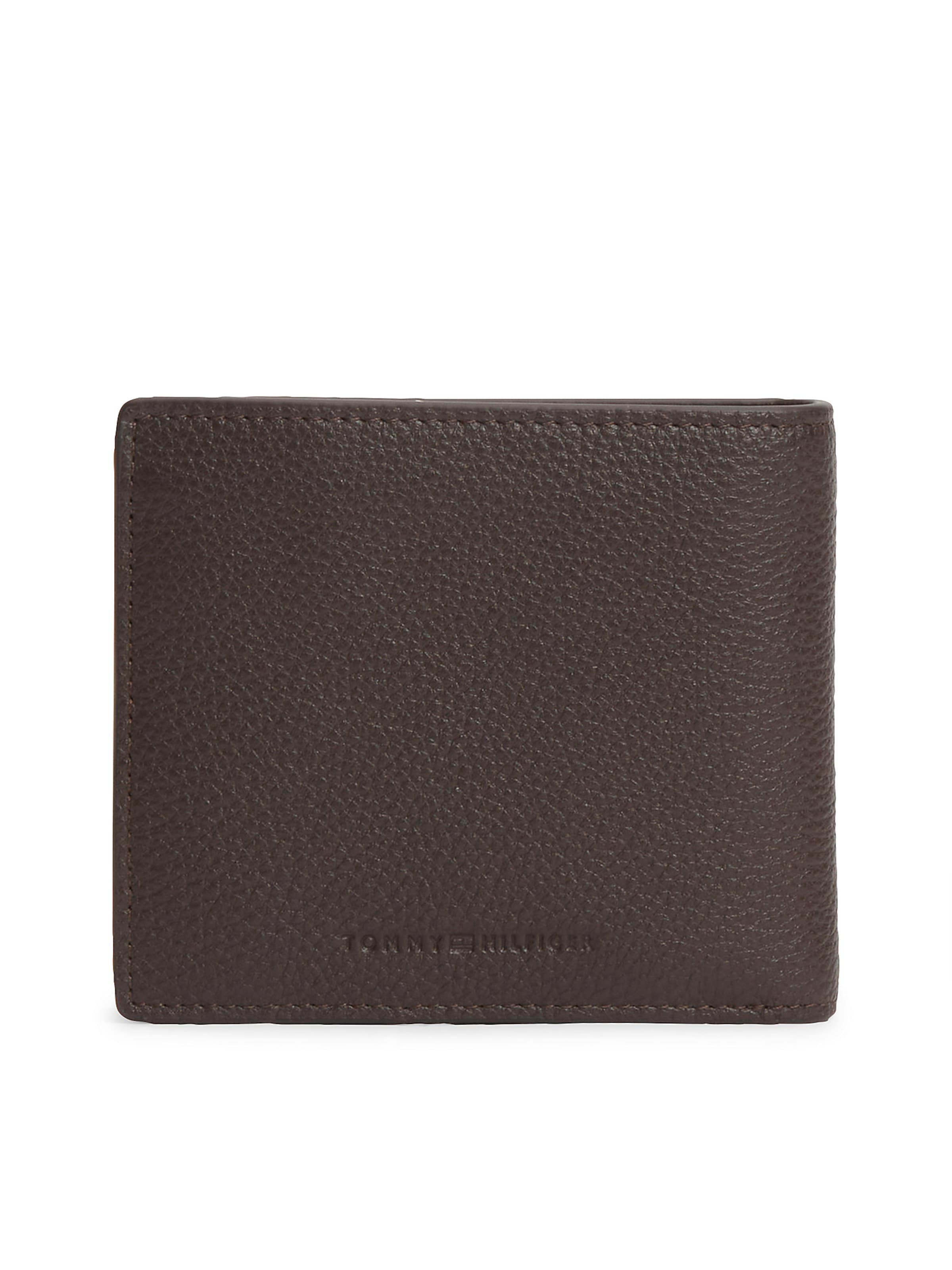 TOMMY HILFIGER Wallet in Brown