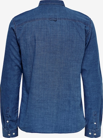 Only & Sons جينز مضبوط قميص 'Chambray' بلون أزرق