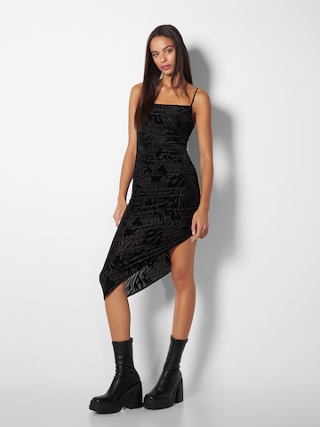 Bershka Kleid in Schwarz: predná strana