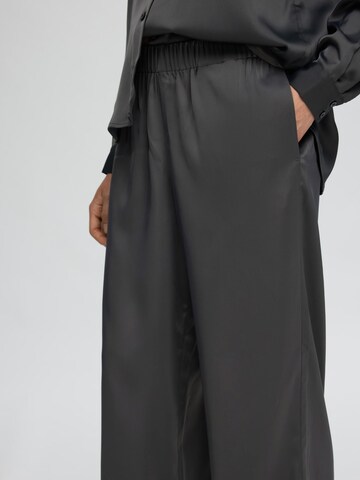SELECTED FEMME Wide Leg Bukser i grå