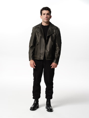 ABOUT YOU x Jaime Lorente Between-Season Jacket 'Tiago' in Black