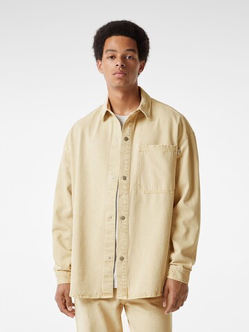 Bershka Regular Fit Skjorte i beige: forside