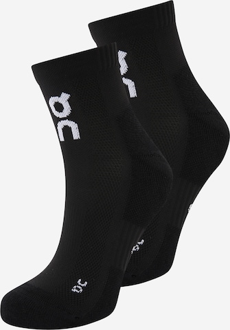 On Spordisokid 'Core Run', värv must: eest vaates