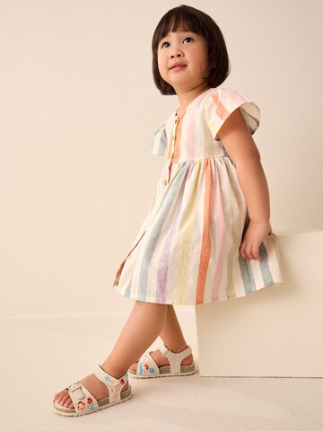 Next Сандали в бежово