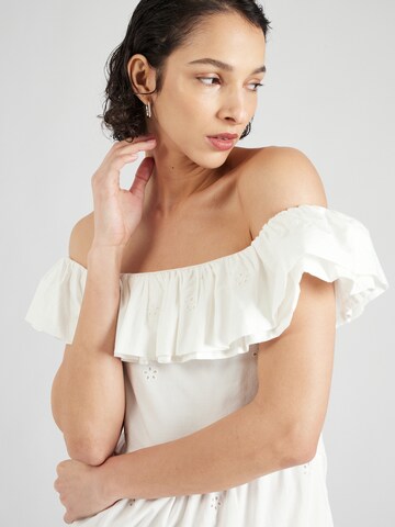 Robe 'Fanny' ABOUT YOU x Iconic by Tatiana Kucharova en blanc