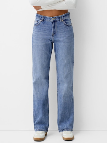 Bershka Regular Jeans in Blue: front