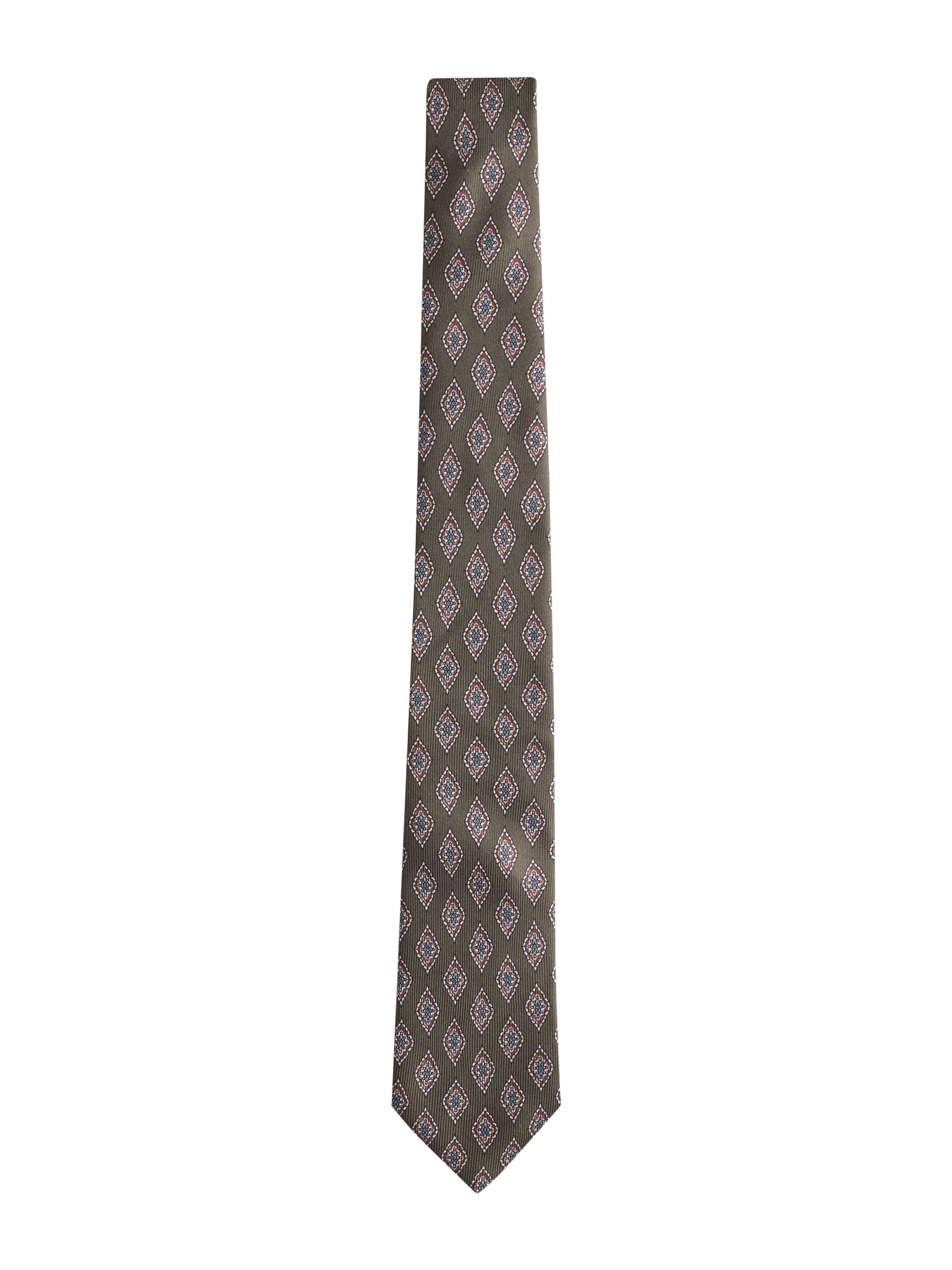 Next - Corbata en verde: frente