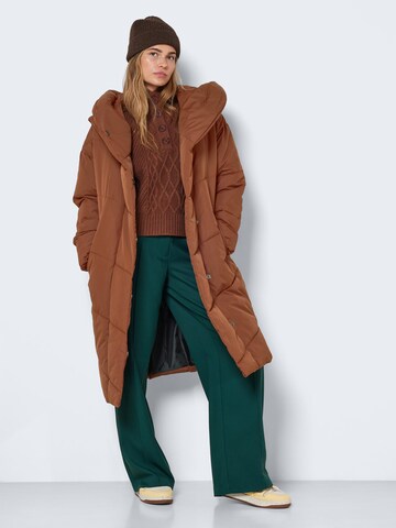 Manteau d’hiver 'Tally' Noisy may en marron : devant