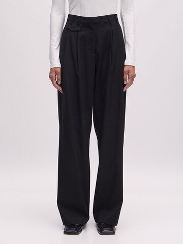 EDITED Wide leg Pleat-Front Pants 'Tima' in Black: front