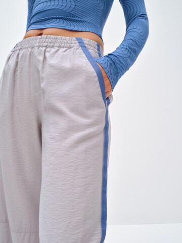 Wide leg Pantaloni di ABOUT YOU x Toni Garrn in blu