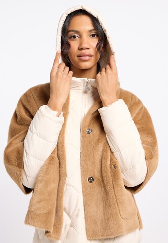 Frieda & Freddies NY Cape in Beige