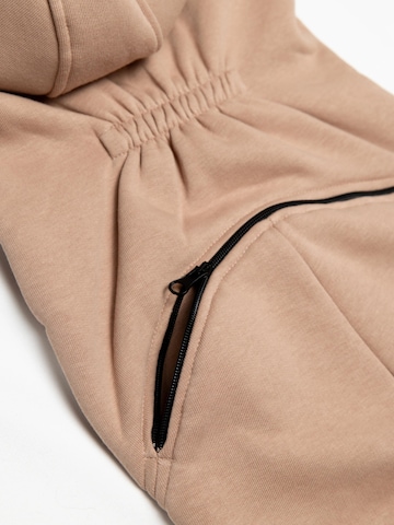 Tuta 'Biscuit by MANUL - Smart BackZip' di MANUL in beige