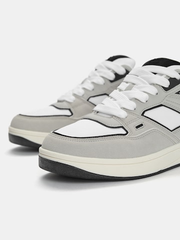 Pull&Bear Låg sneaker i grå