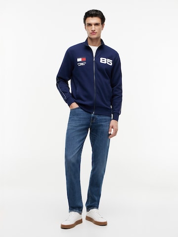 TOMMY HILFIGER Collegetakki 'COUNTRIES' värissä sininen