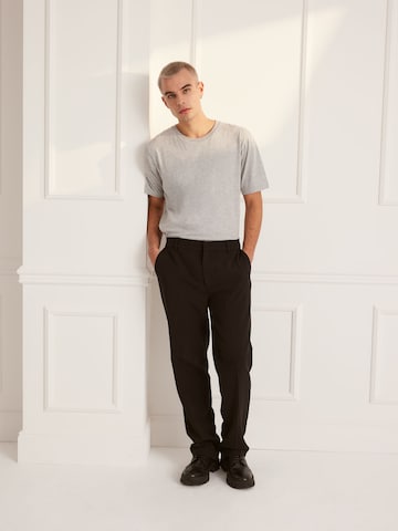 Guido Maria Kretschmer Men Regular Trousers with creases 'Julius' in Black