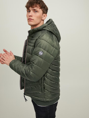 JACK & JONES Демисезонная куртка 'Hero' в Зеленый