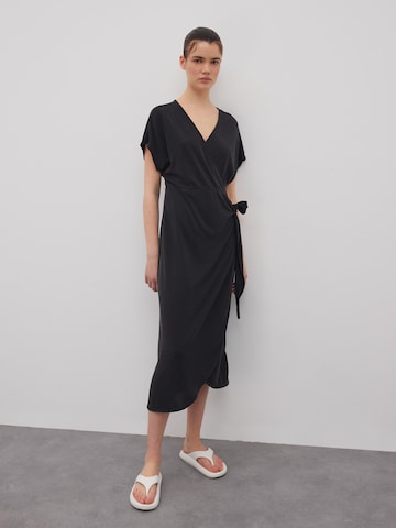 EDITED Φόρεμα 'Fania' σε μαύρο: μπροστά