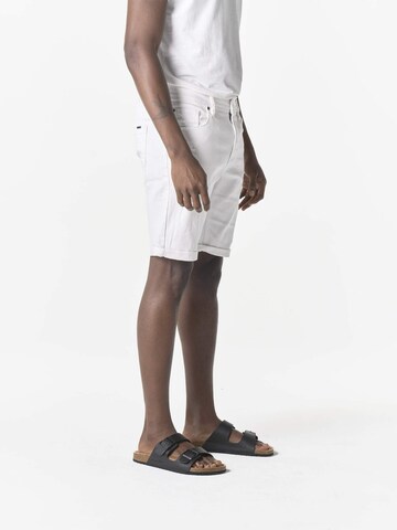 KOROSHI Regular Shorts in Weiß